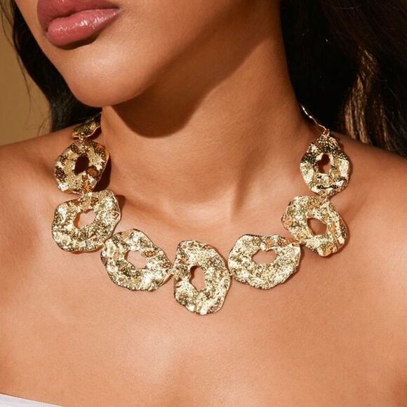 Elegant Gold Statement Necklace A1211 - Picture 2 of 5